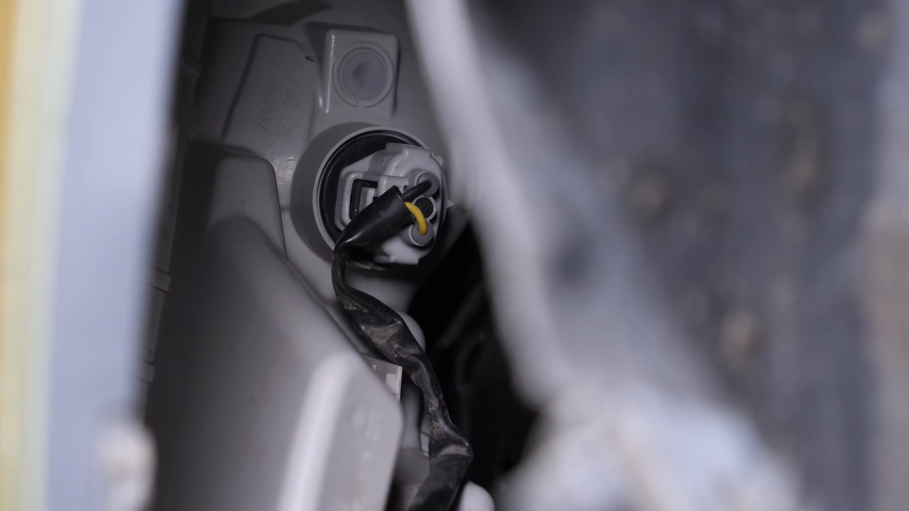 Replace turn signal bulb