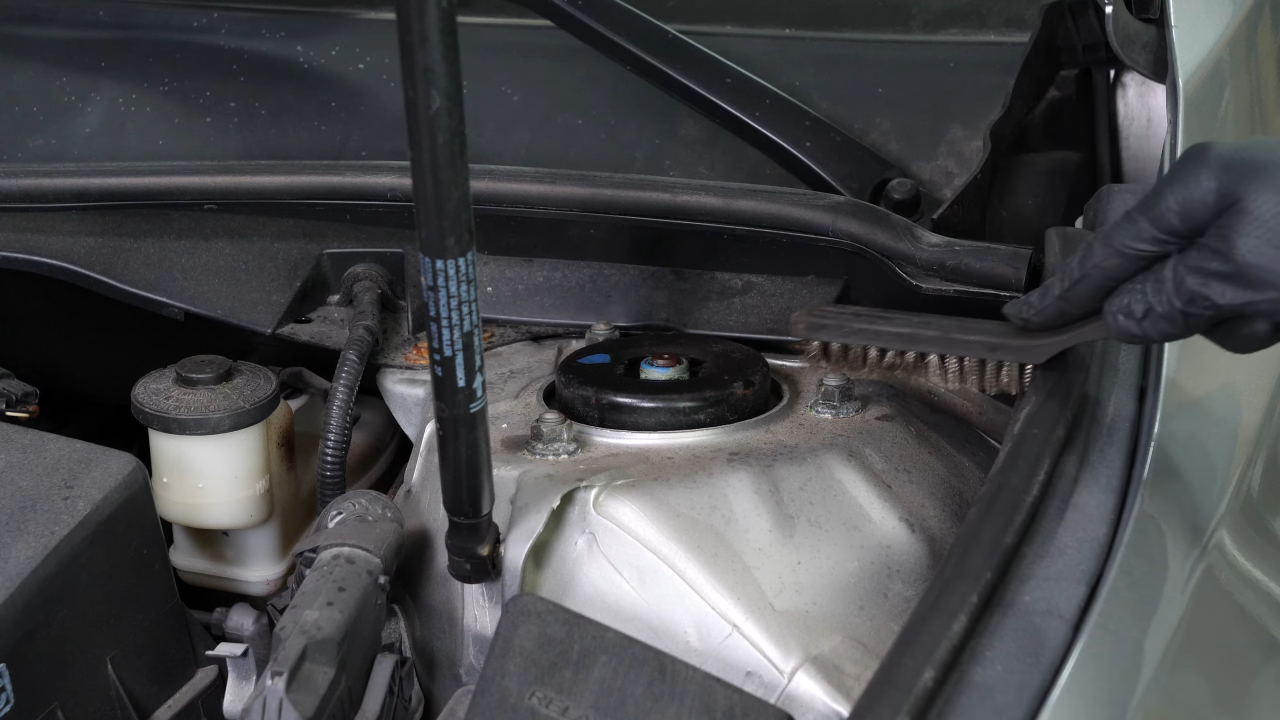 Unscrew the strut mount bearing nuts