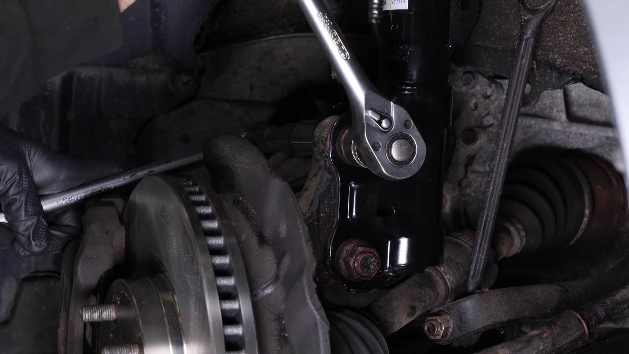 Install the new strut