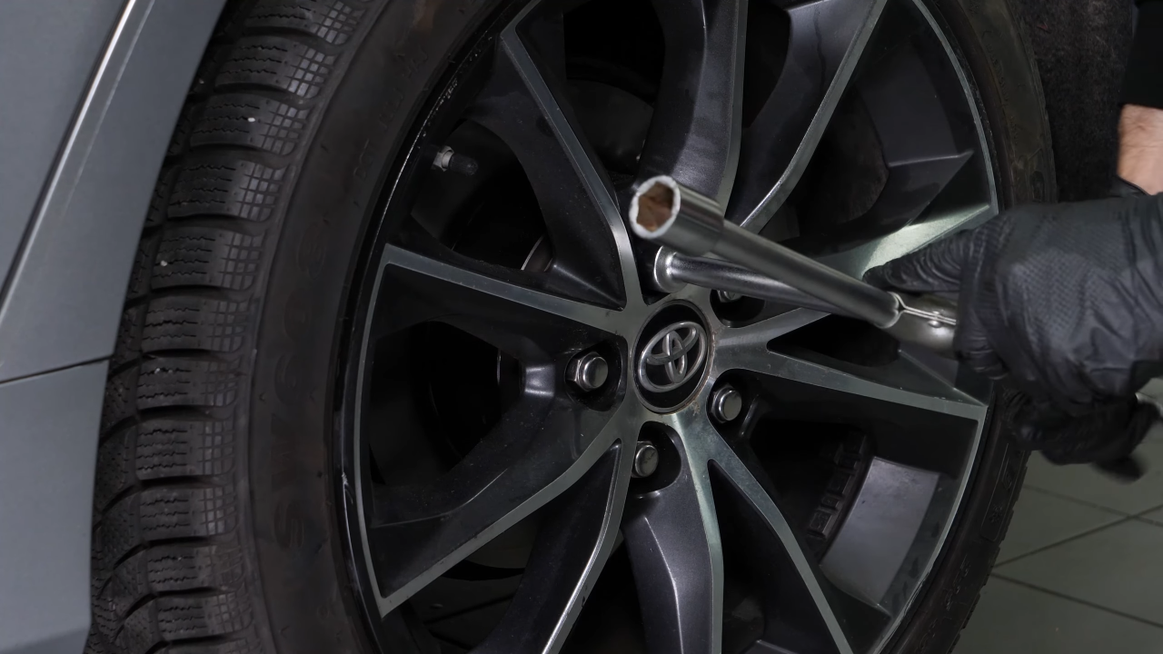 Unscrew the strut mount bearing nuts