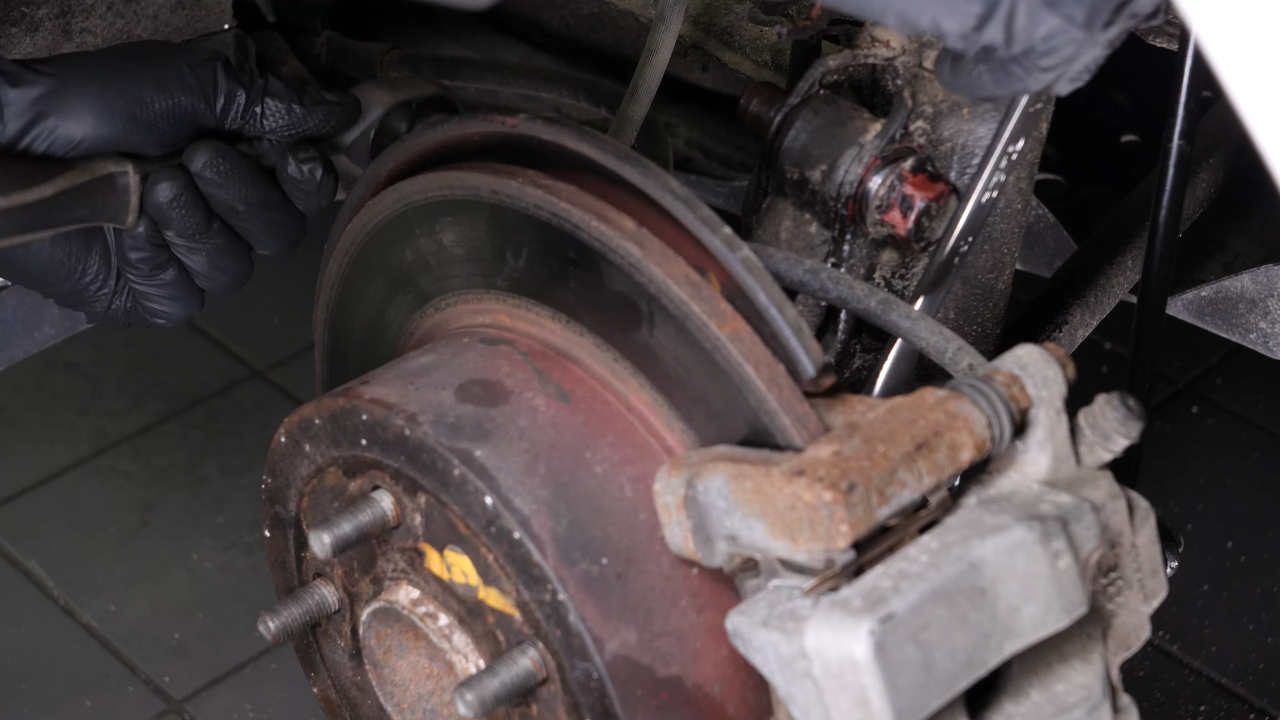 Unscrew the shock absorber foot