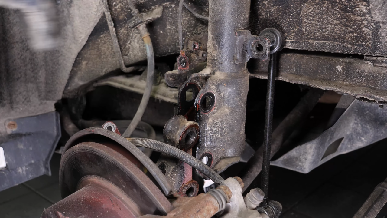 Unscrew the shock absorber foot