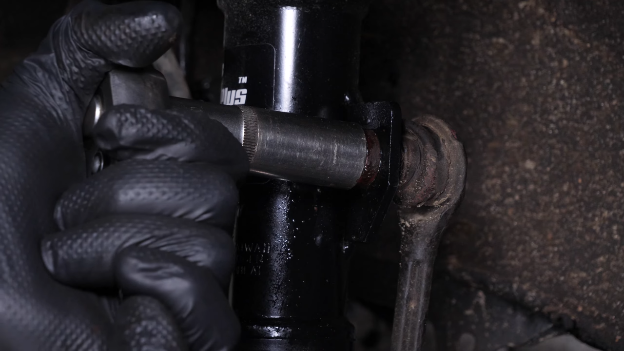 Unscrew the upper ball joint