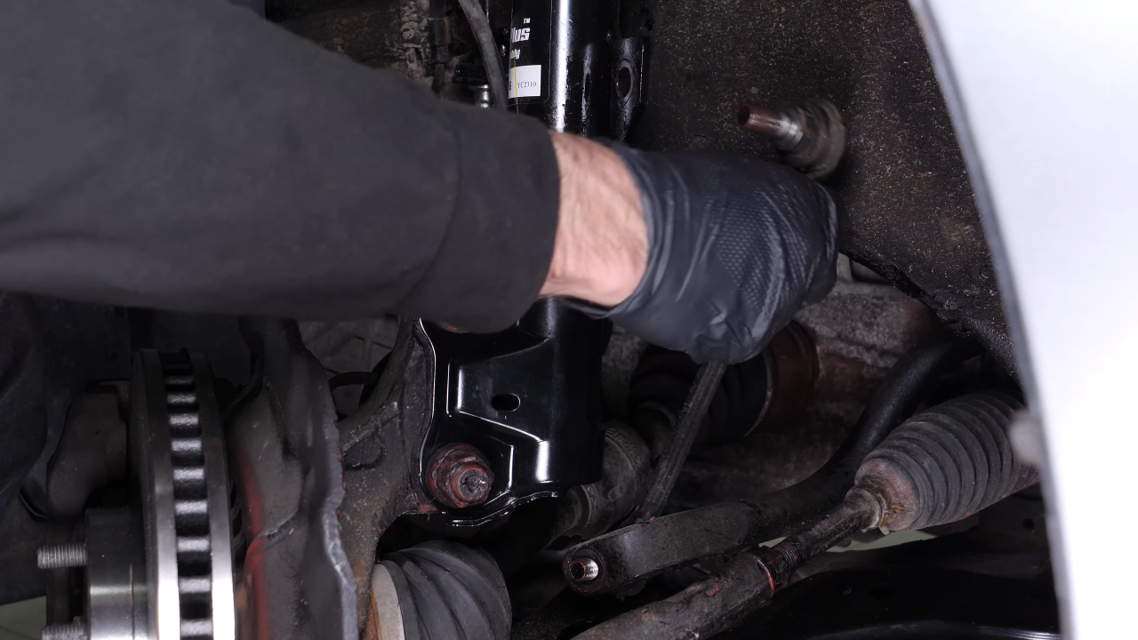 Unscrew the lower ball joint