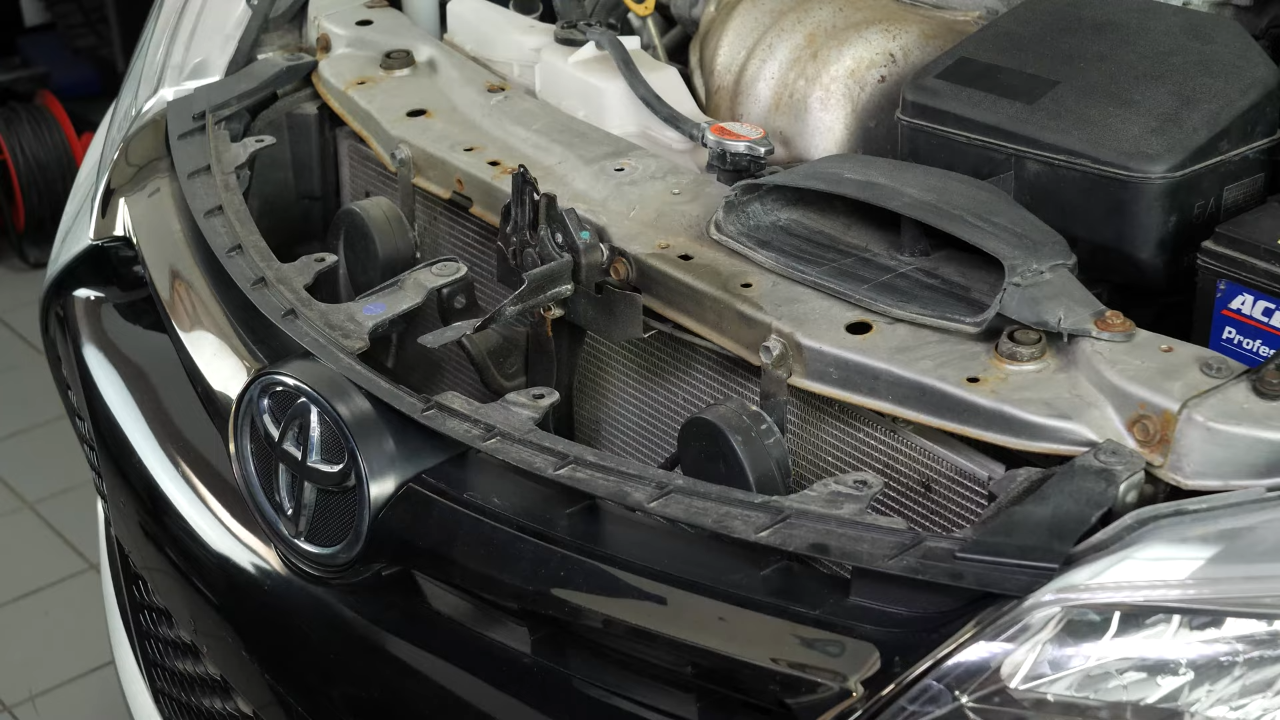 Remove the radiator cover