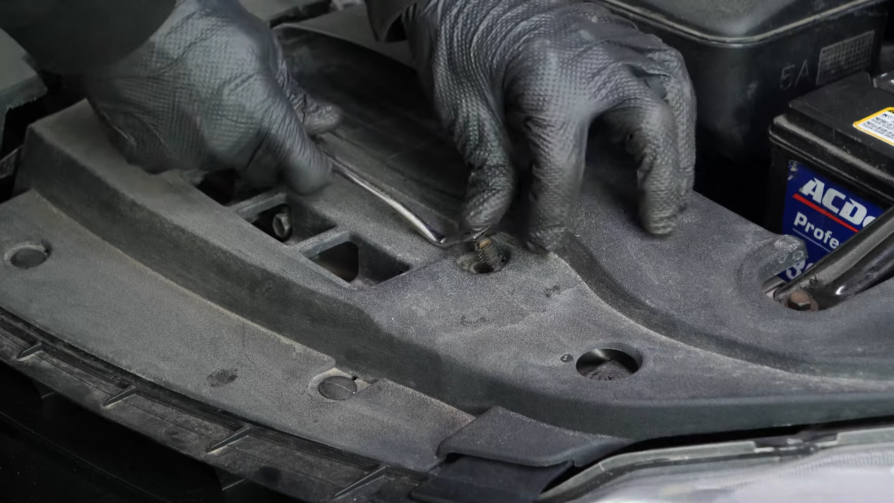 Remove the airbox-expansion tank assembly