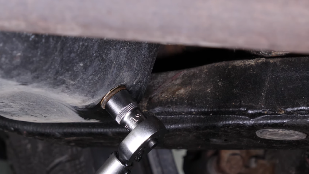 Install the new drain plug