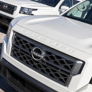 nissan frontier pickup truck white