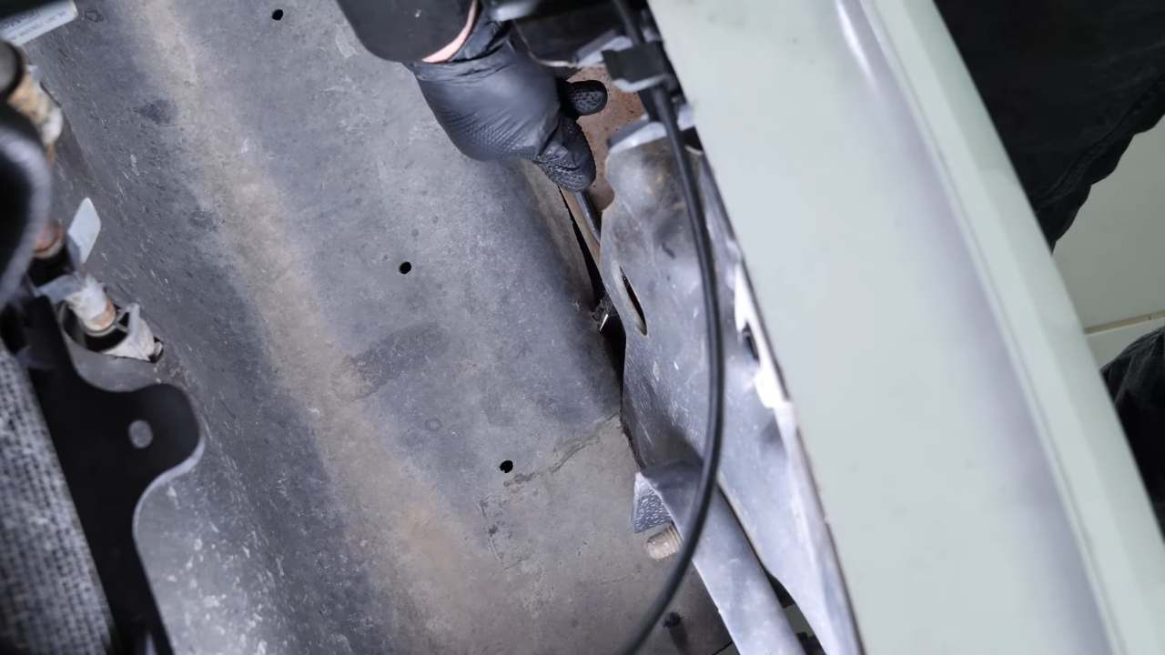 Remove the 3 bottom clips