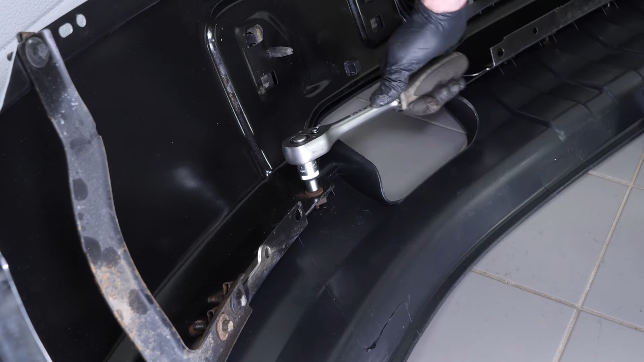 Reinstall the valance