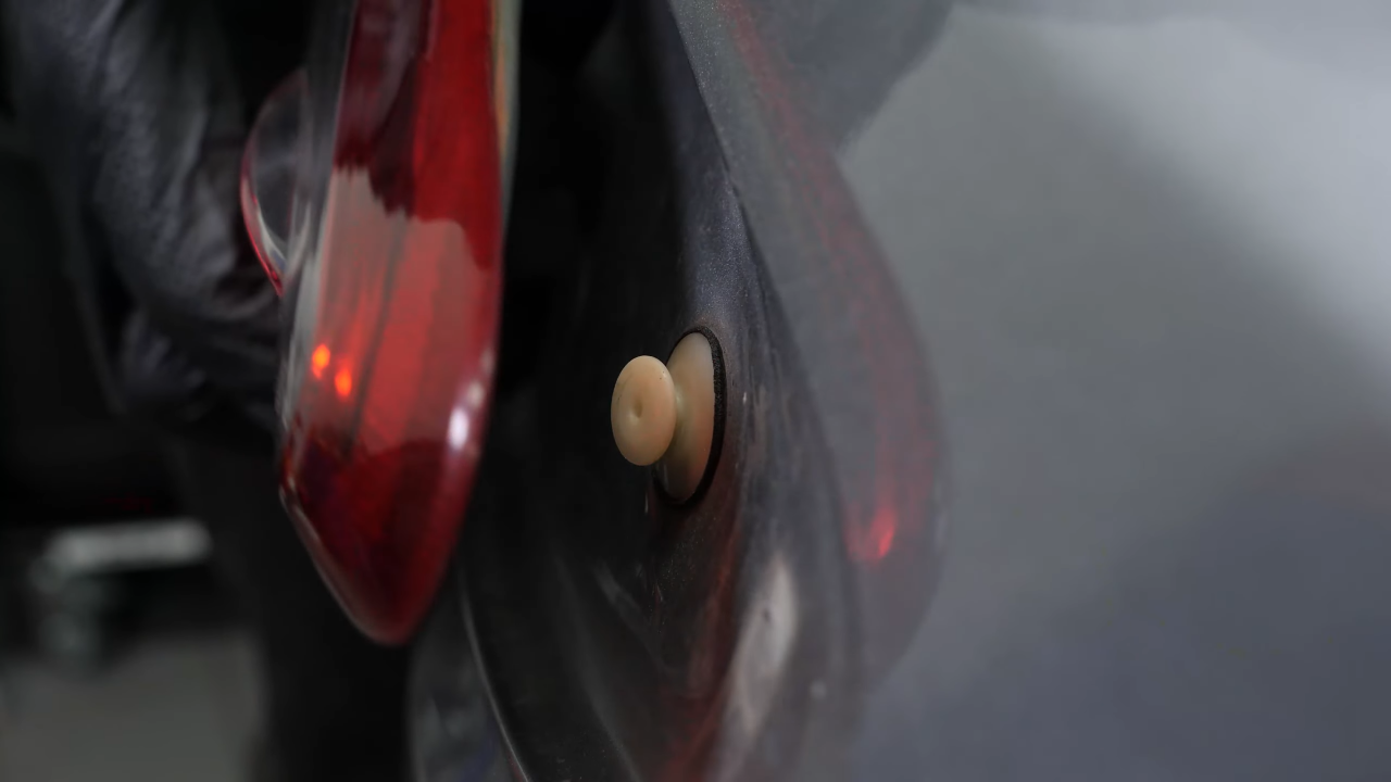 Put the tail light back