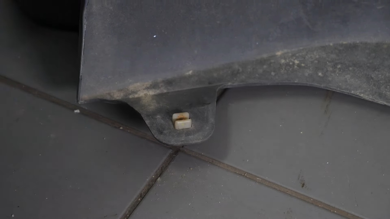 Reinstall the elements on the bumper