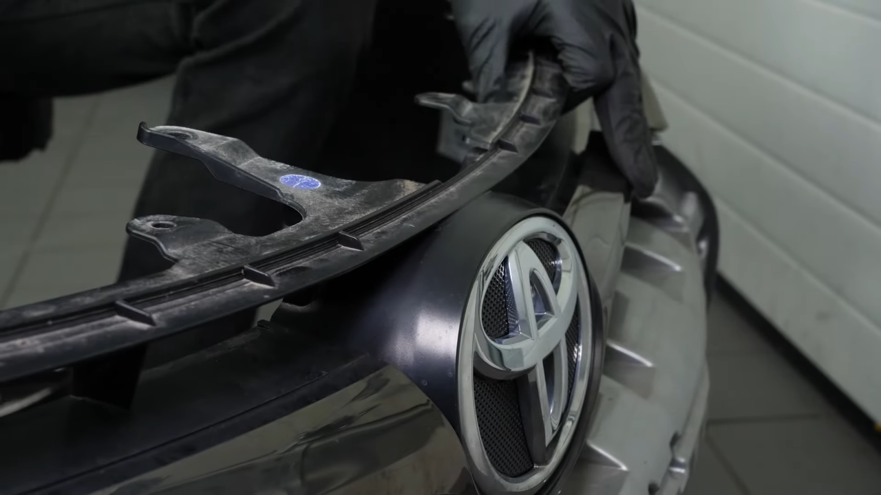 Reinstall the elements on the bumper