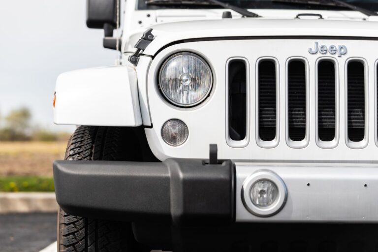 front portion of a white jeep wrangler