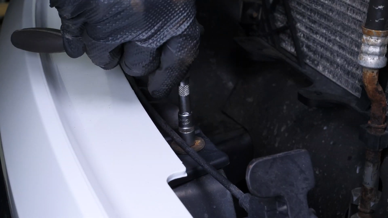 Screw back the bumper cover / fender metal support screws
