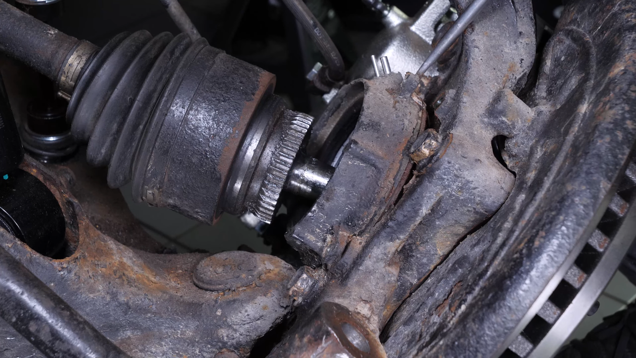 Remove the Hub lock actuator