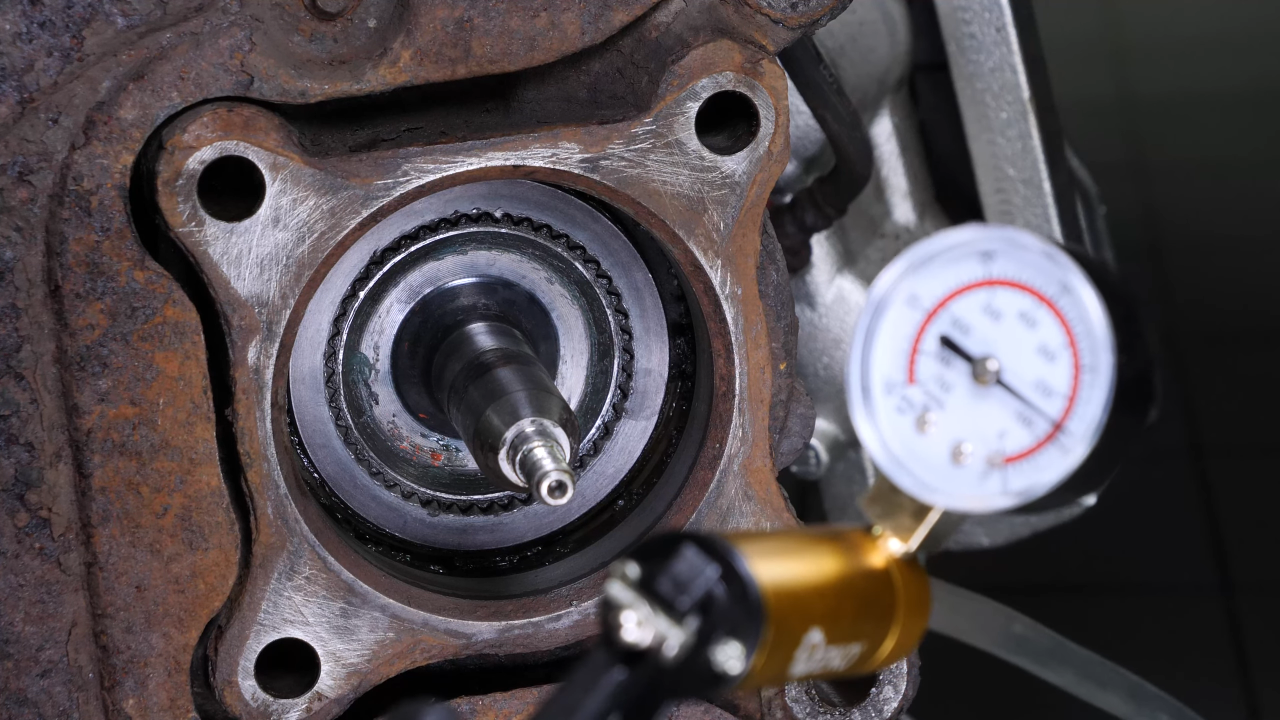 How does a Hub lock work ?