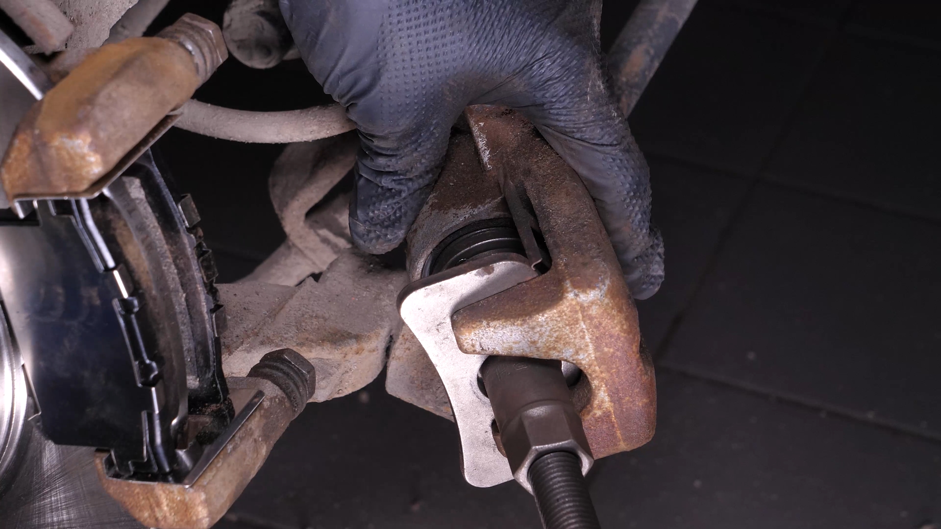 Retract the piston