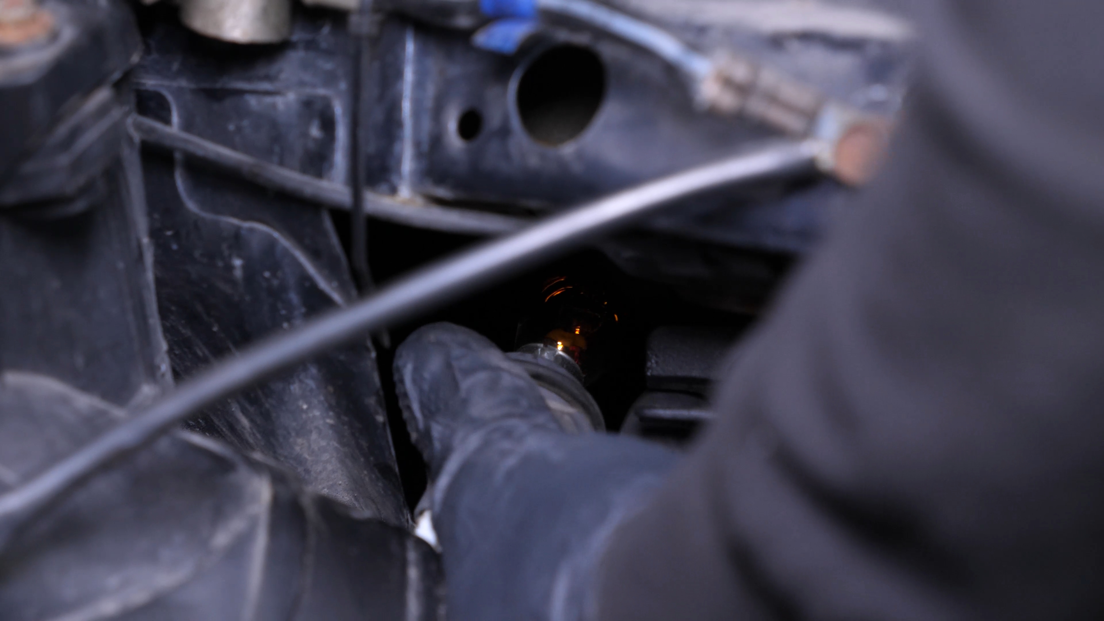 Replace turn signal bulb