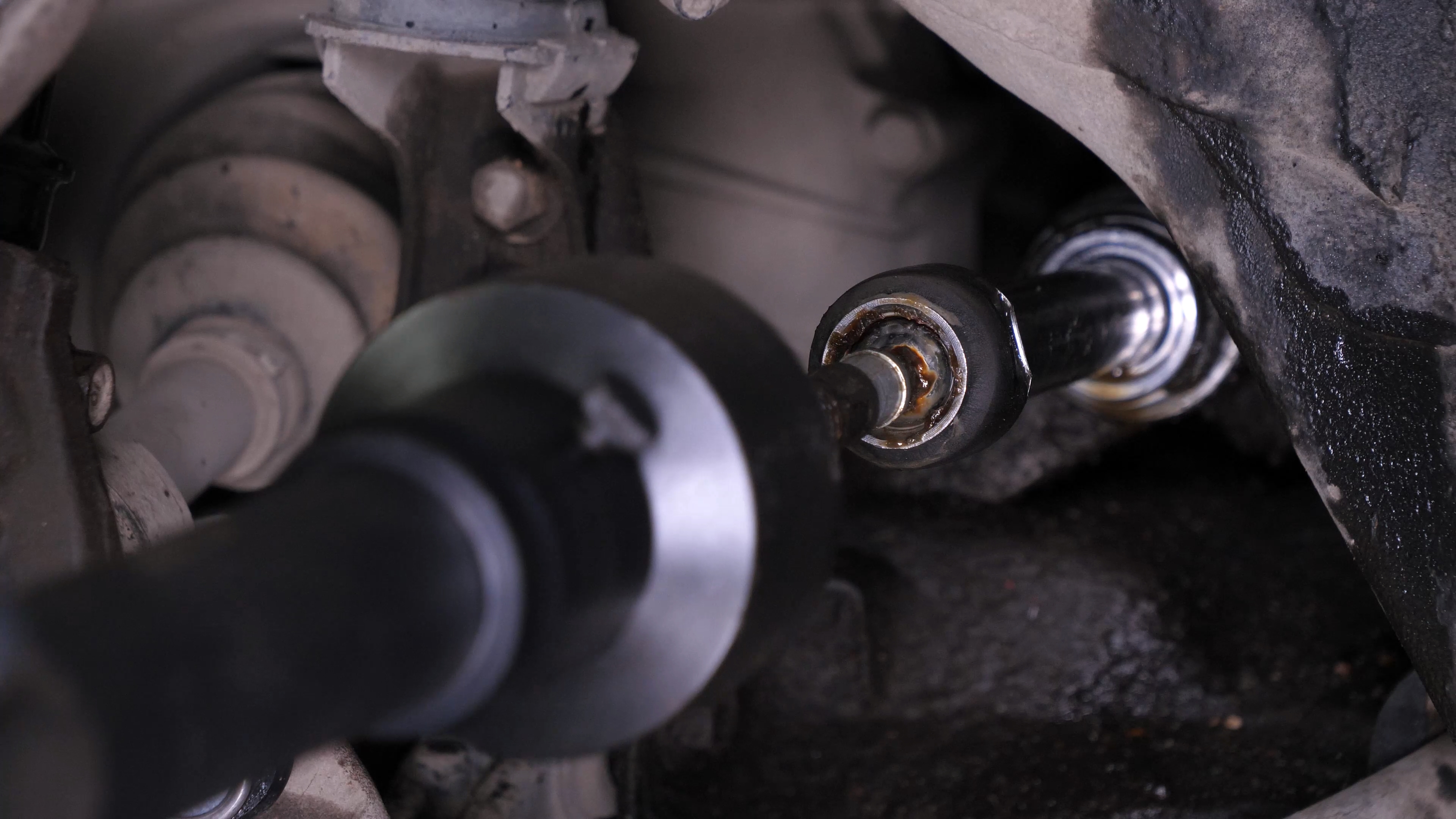 Remove the inner tied rod