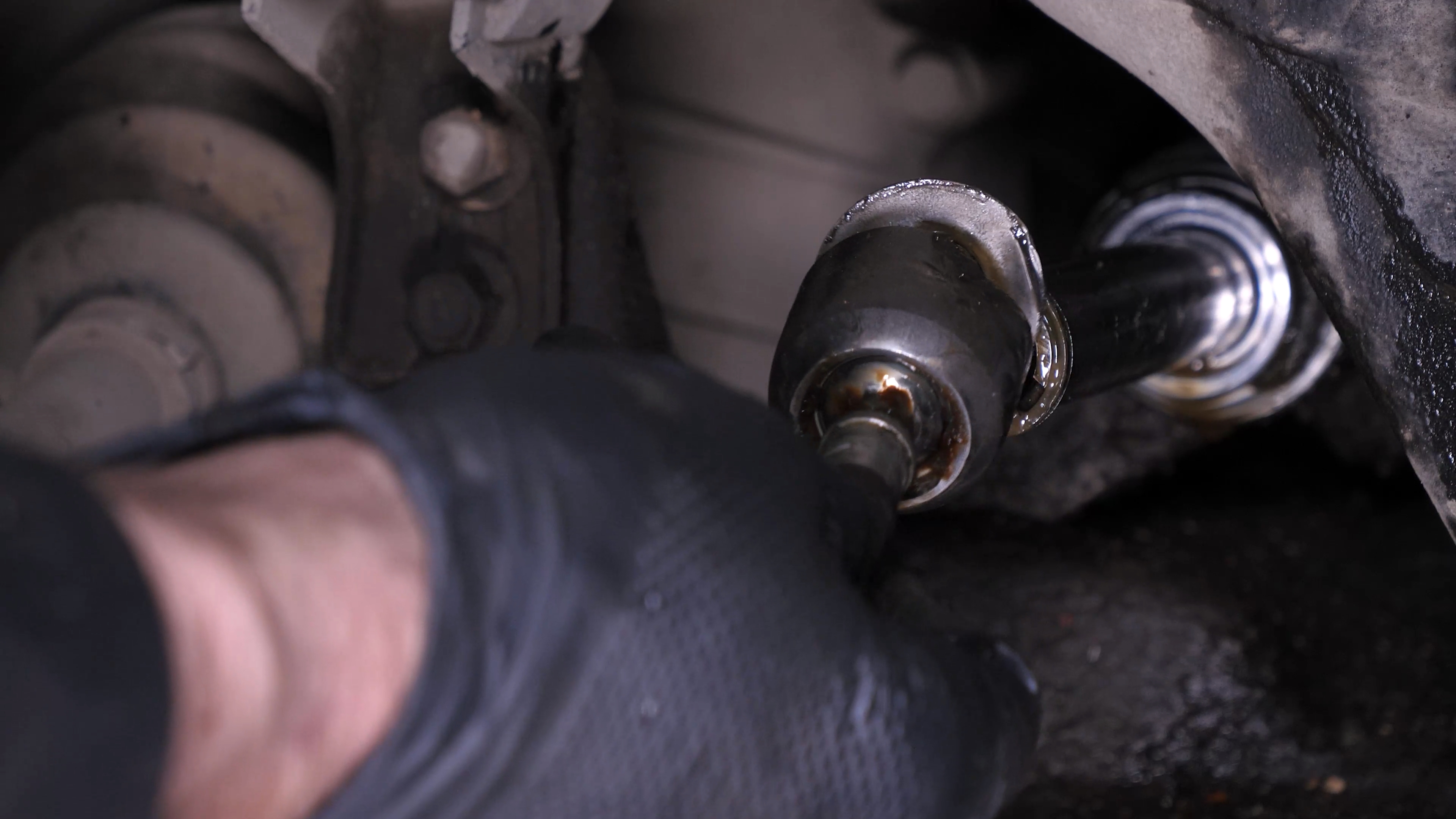 Remove the inner tied rod