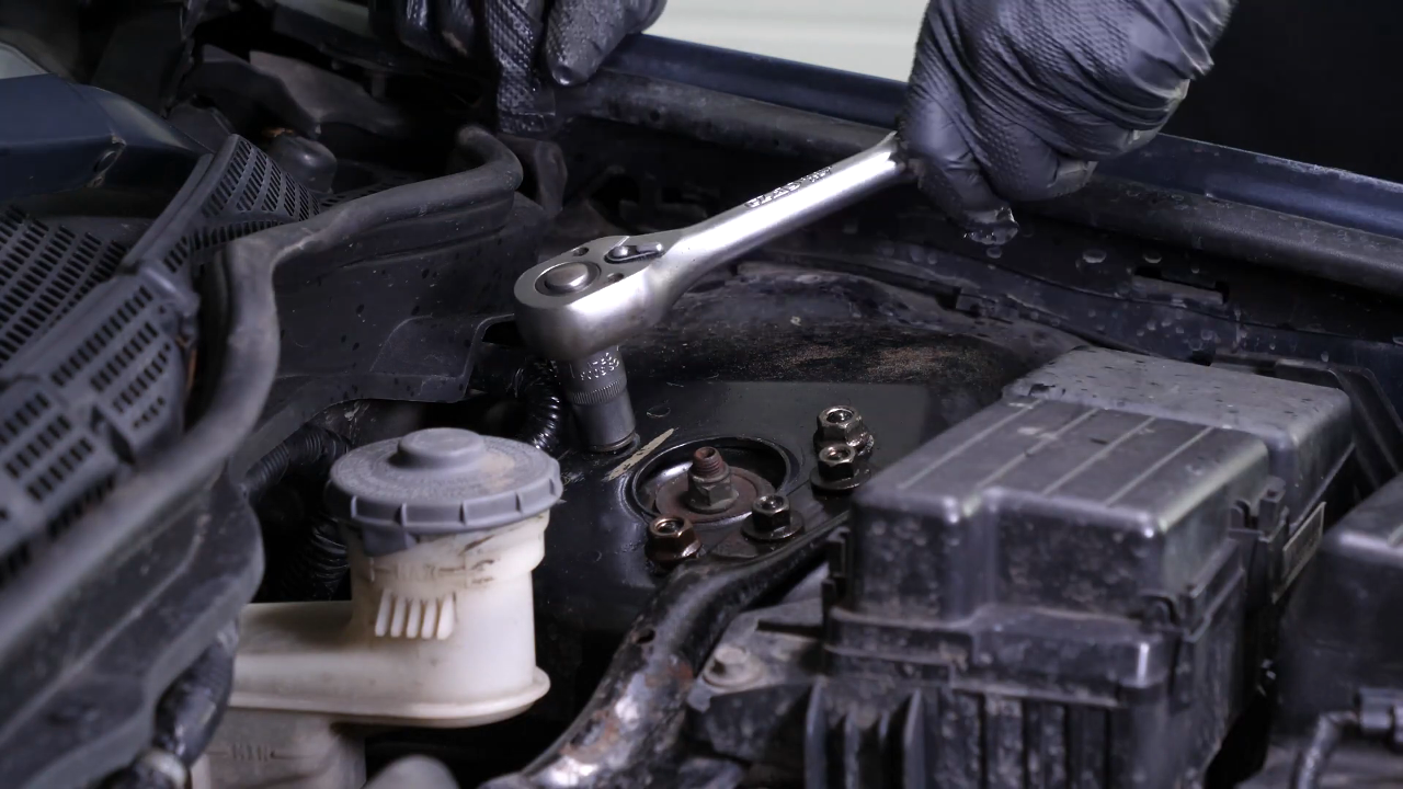 Remove the strut