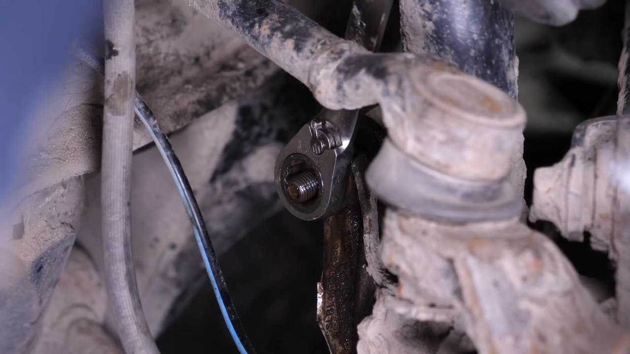 Remove the sway bar end link