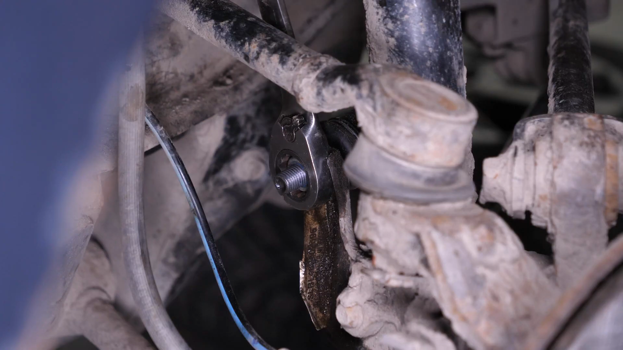 Install the sway bar end link