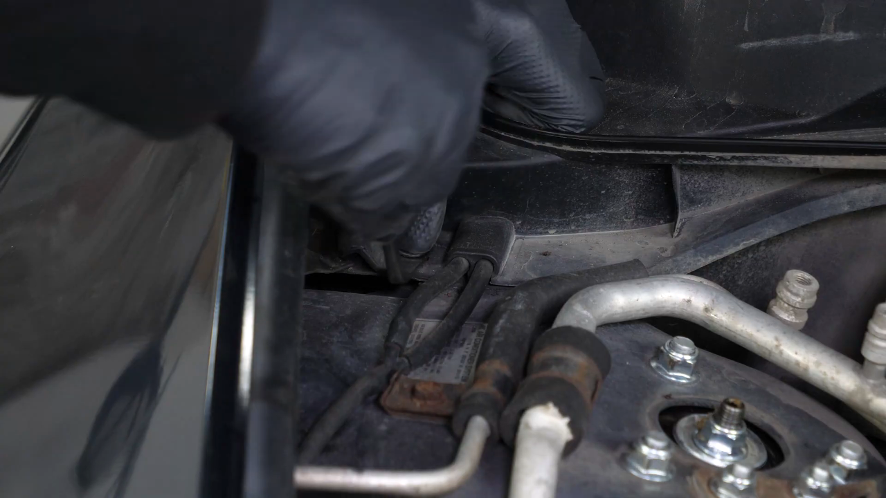 Disconnect the washer pump fluid hose.