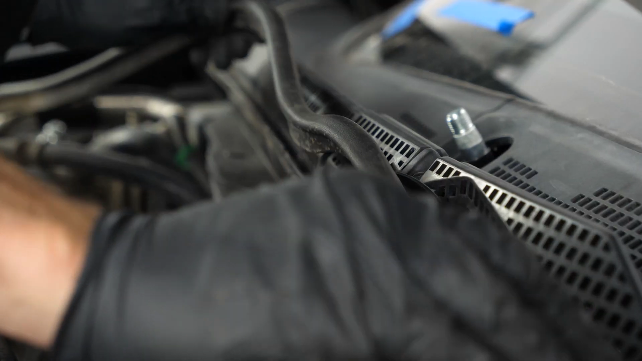 Reinstall the windscreen frame
