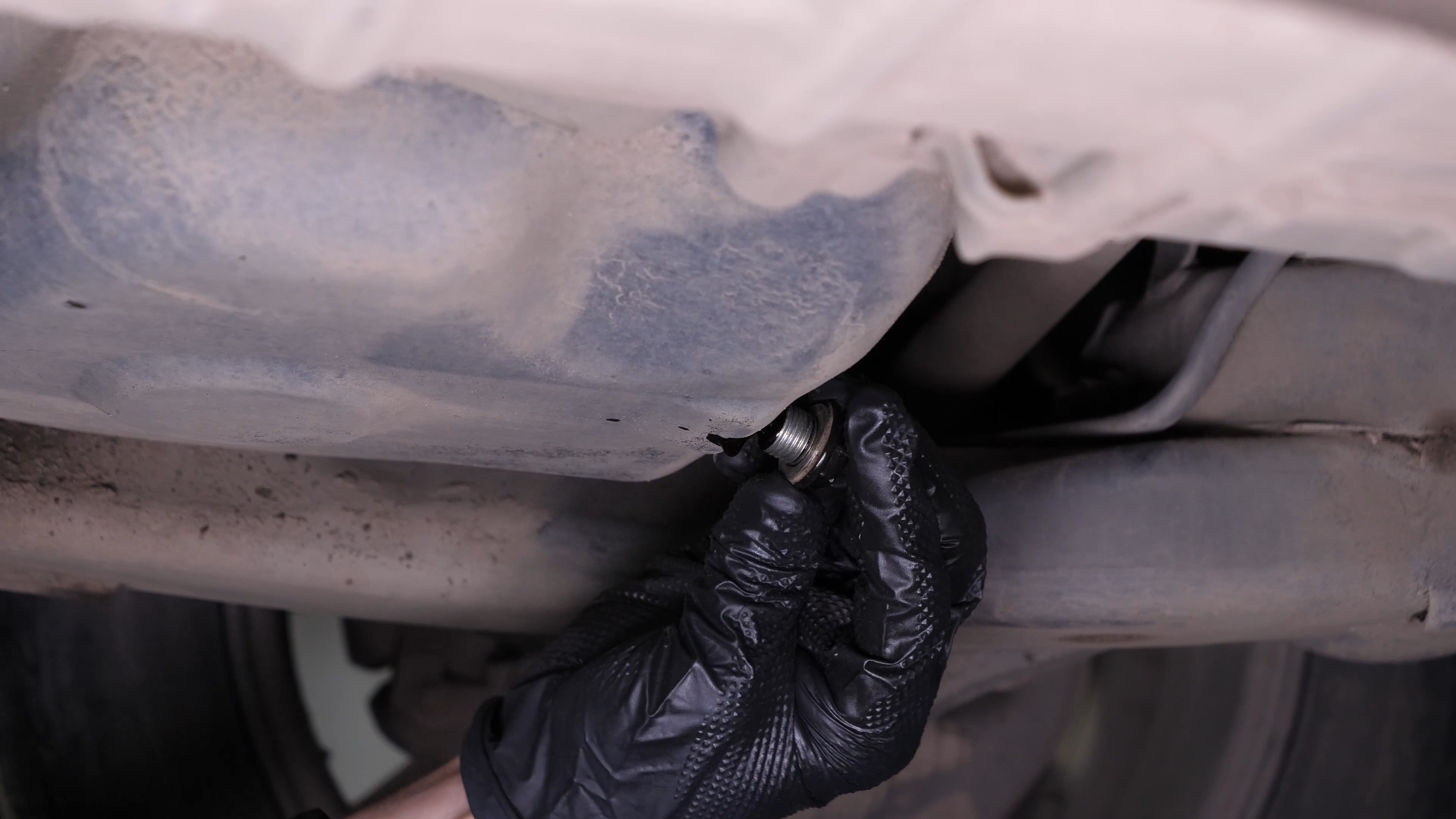 Install the new drain plug