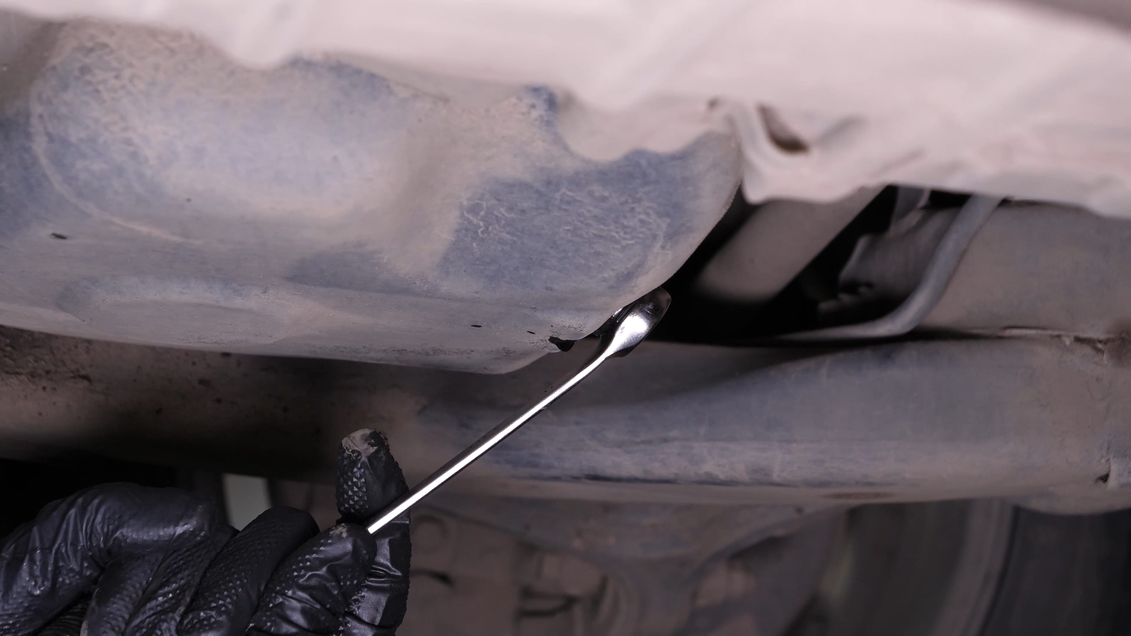 Install the new drain plug