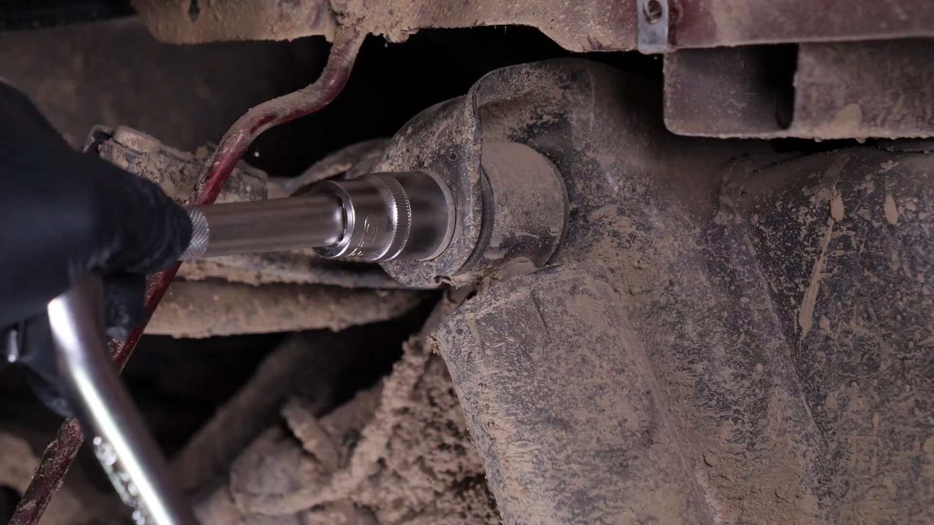Unscrew the shock absorber heads