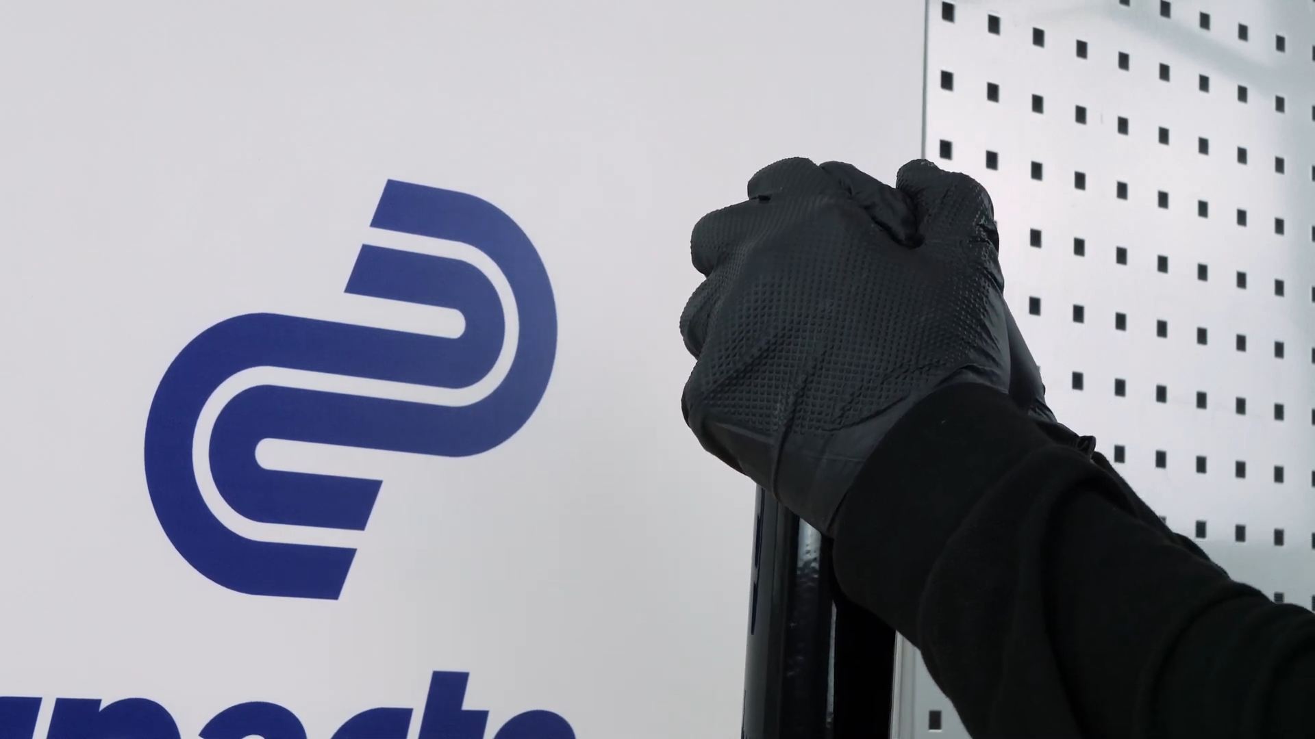 Prepare the new shock absorber