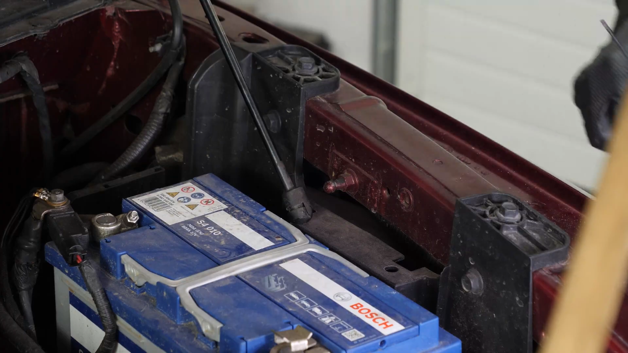 Remove the hood lift support