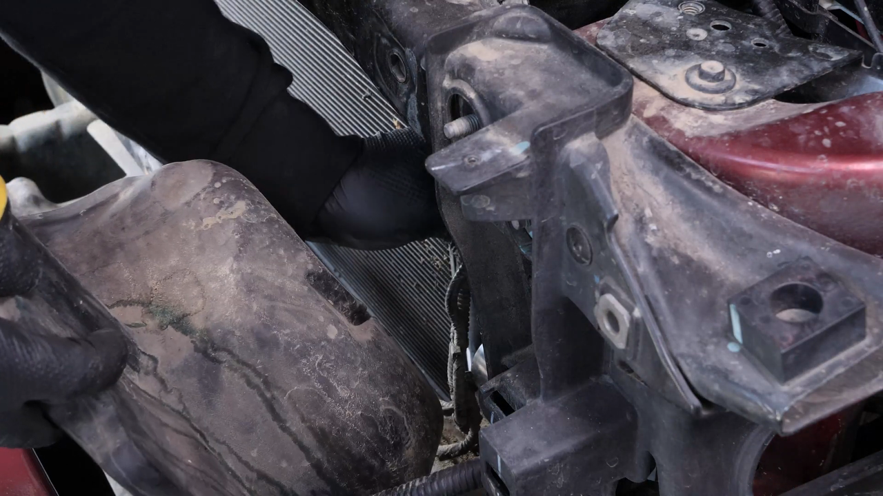 Remove the washer pump fluid reservoir