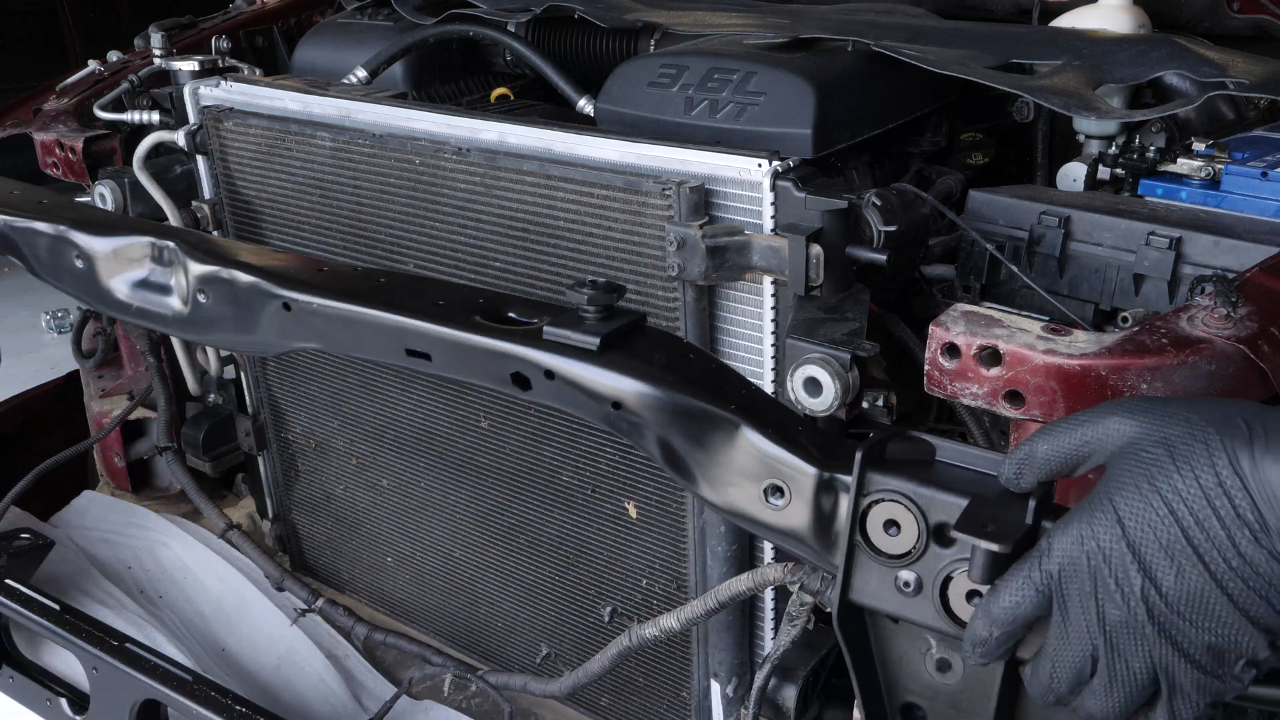 Install the new radiator support