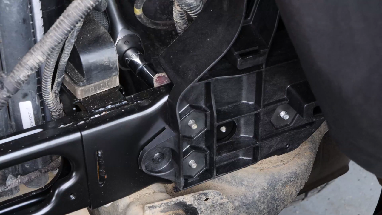 Install the new radiator support