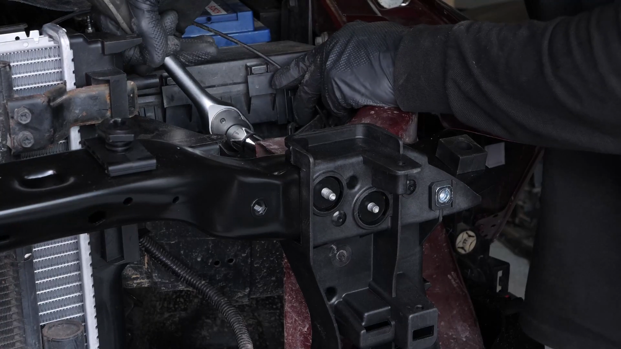 Install the new radiator support