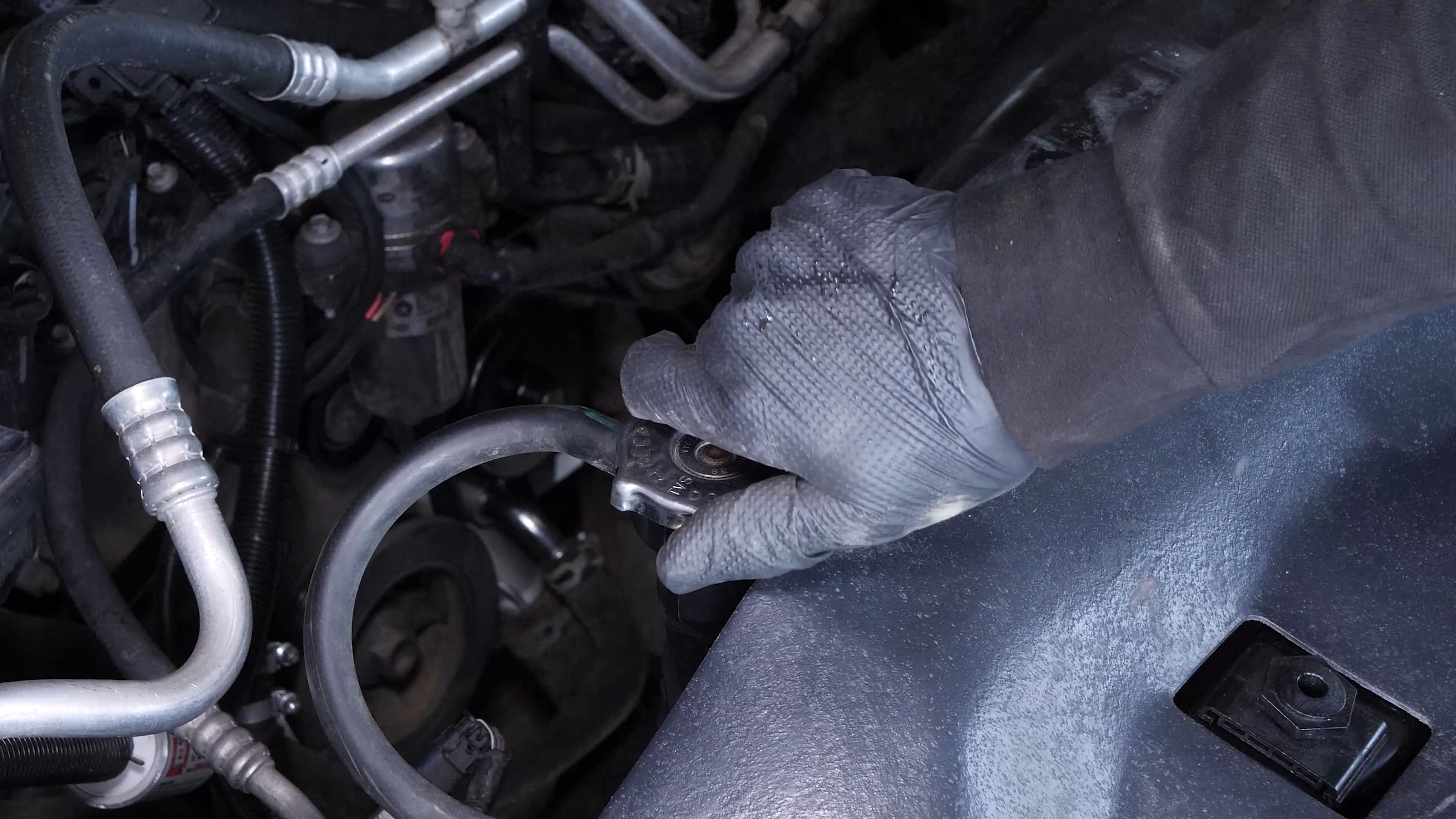Add fluid in the cooling system