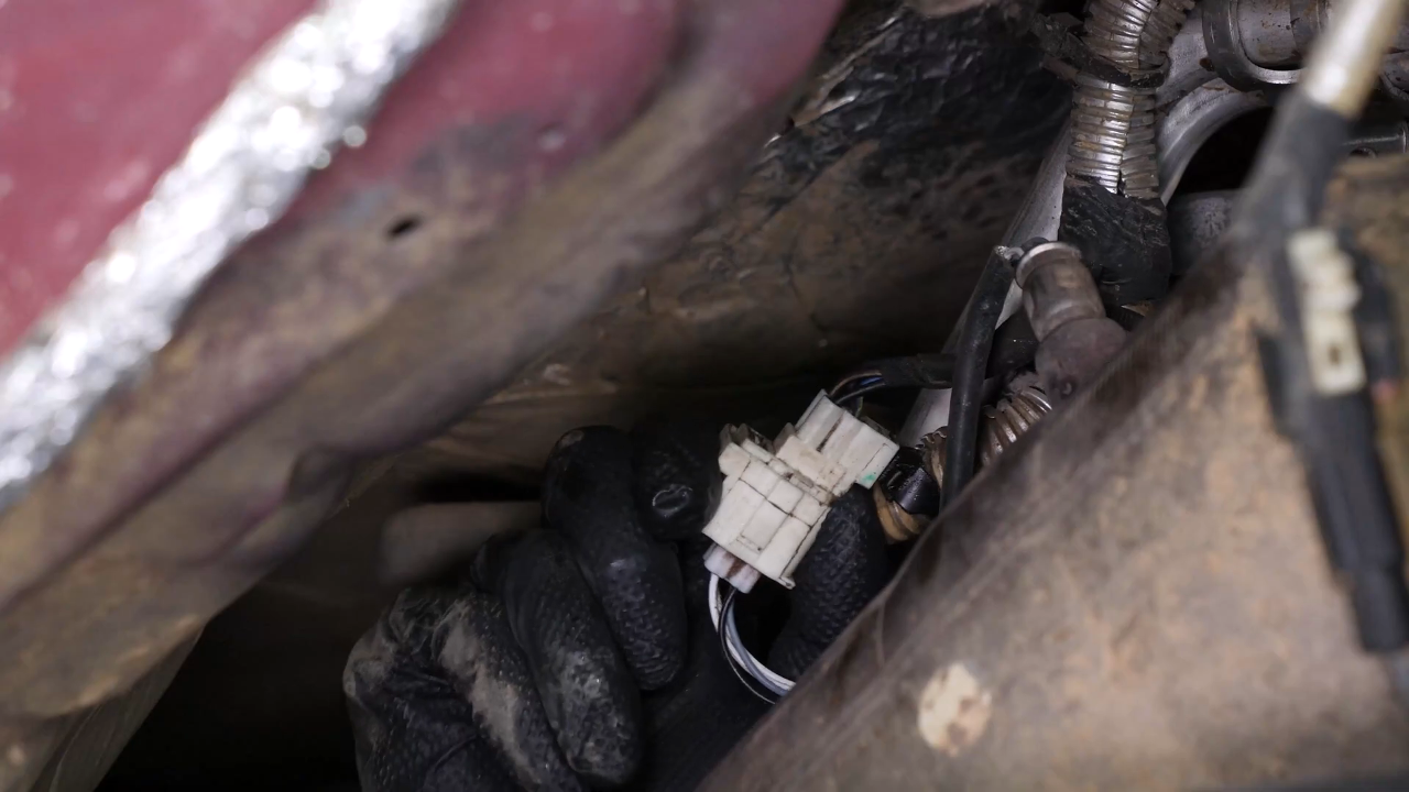 Disconnect the oxygen sensor