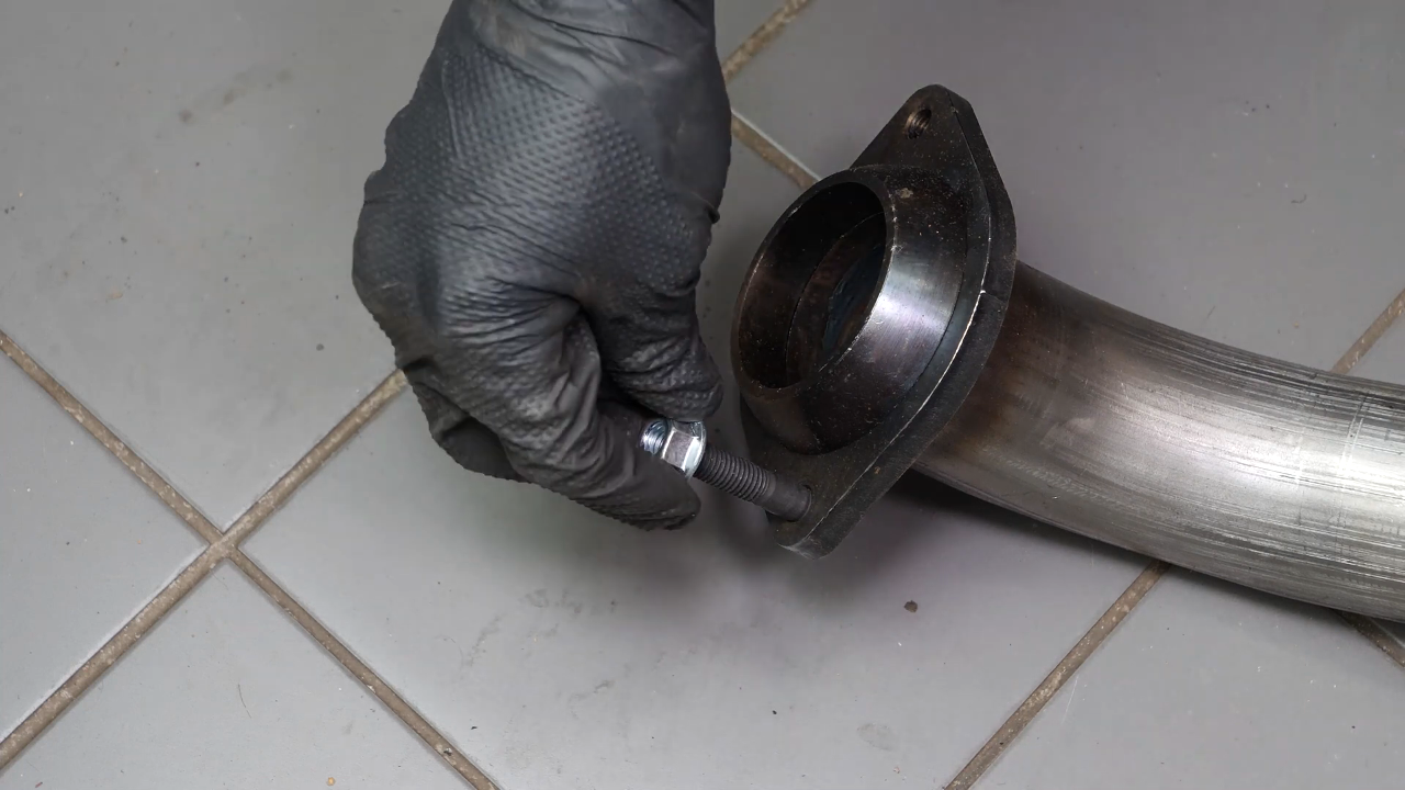 Prepare the installation of the new catalytic converter
