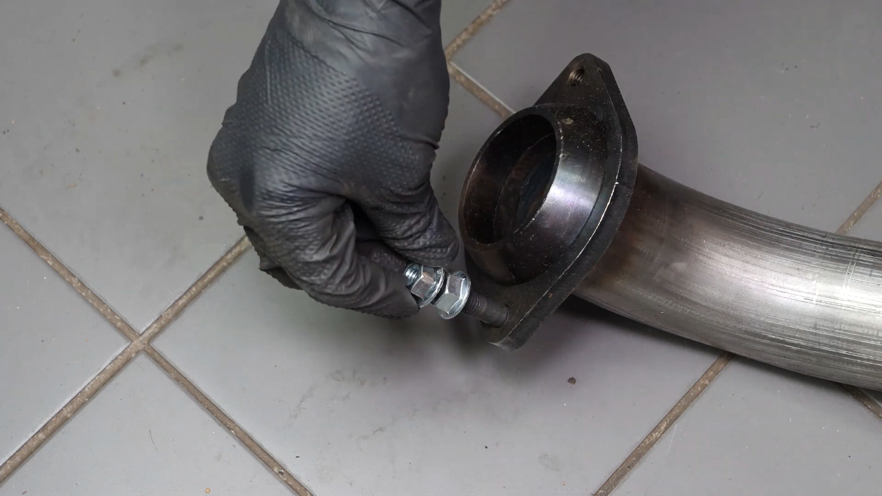 Prepare the installation of the new catalytic converter
