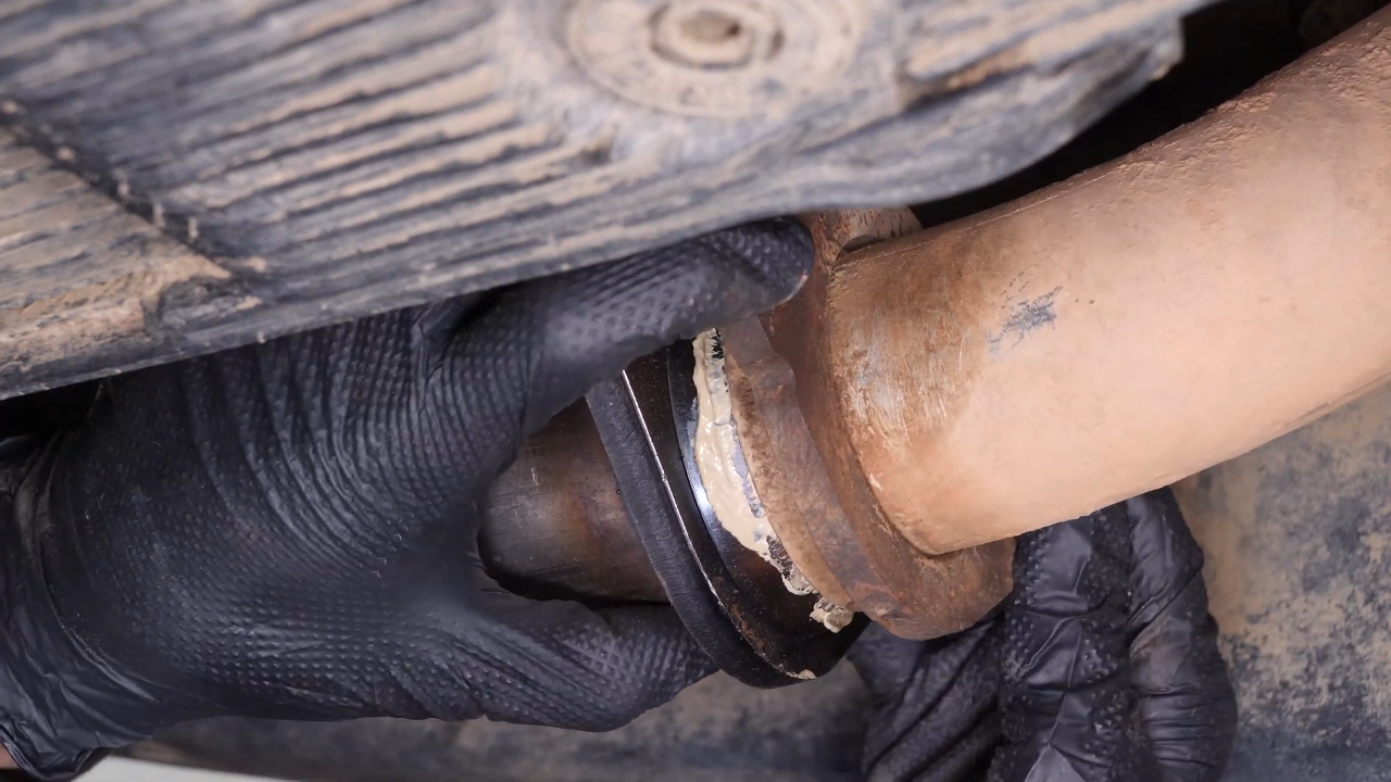 Install the catalytic converter