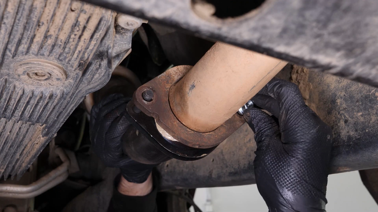 Install the catalytic converter