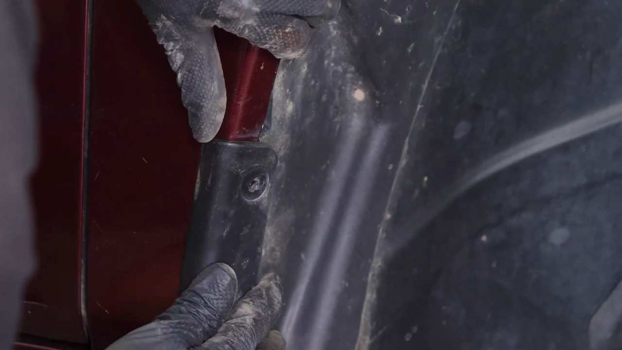 Put the mudguard back in