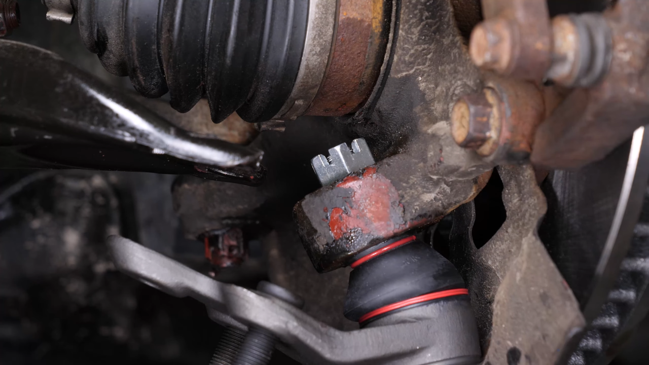 Put the ball joint back