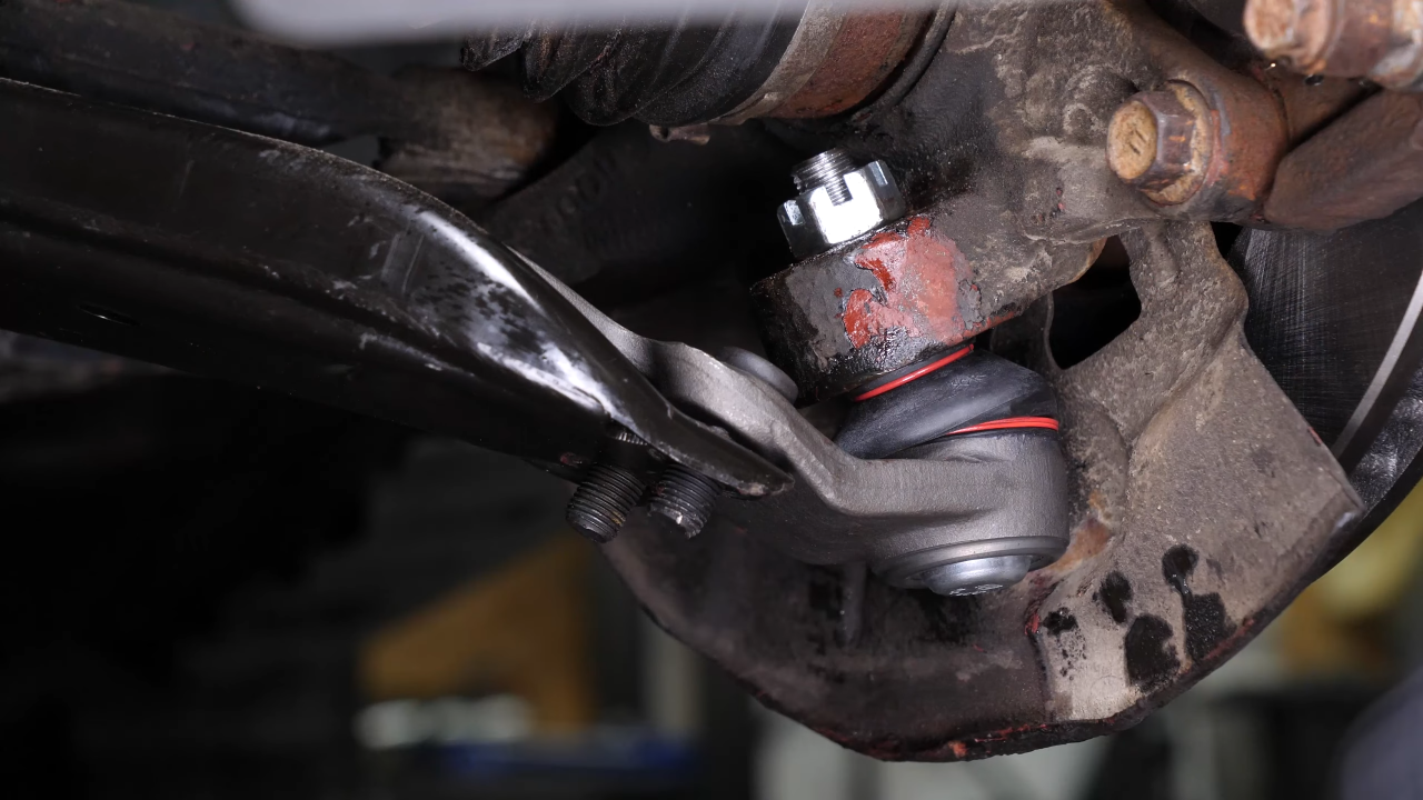 Put the ball joint back