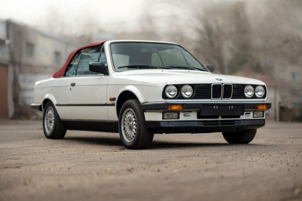 white classic bmw 3 e30