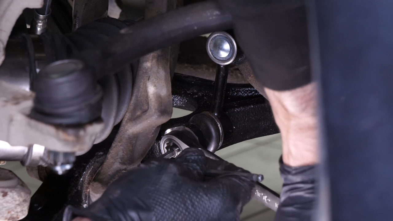 Install the sway bar end link